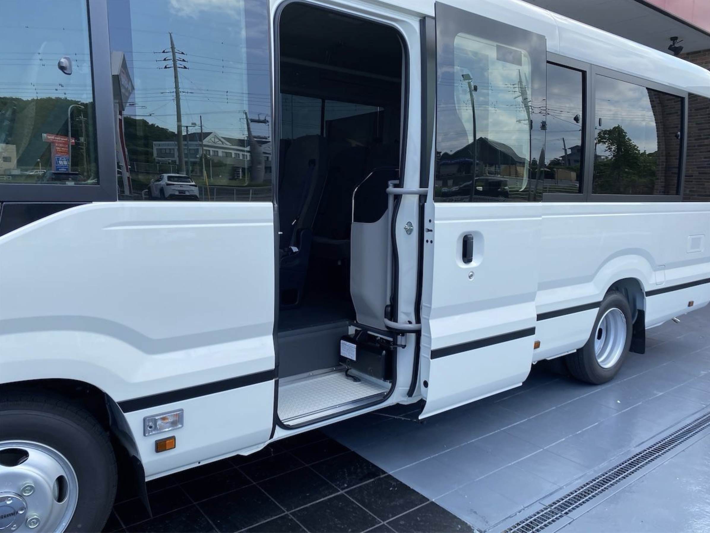 Toyota Coaster entrance and boarding