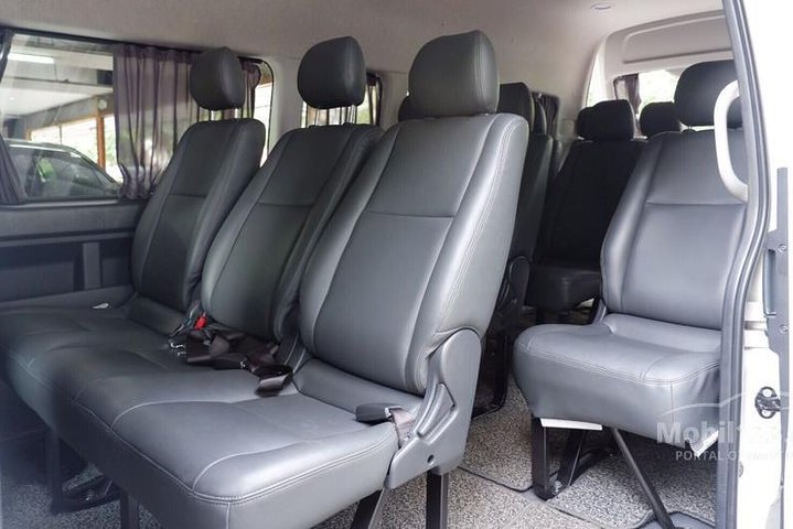 Hiace 14 seater side access